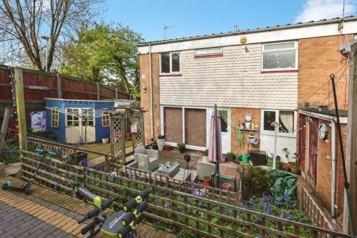 3 Bedroom End Of Terrace House For Sale In Giles Close, Birmingham, B33