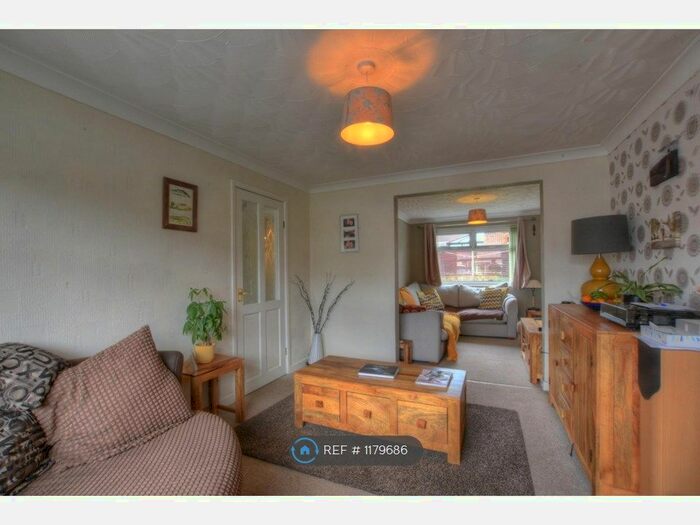 3 Bedroom Semi-Detached House To Rent In Park Farm Road, Blackburn, BB2