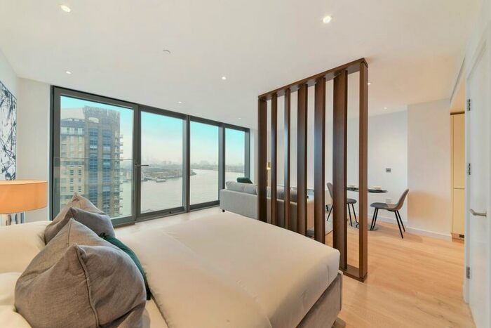 Flat To Rent In Marsh Wall, The Landmark, Canary Wharf, London, E14