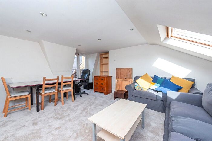 4 Bedroom Flat To Rent In Wix's Lane, London, SW4