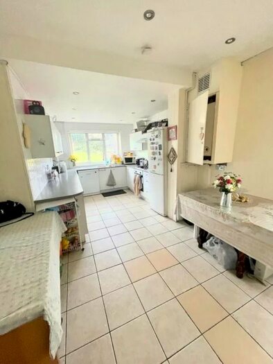 4 Bedroom Semi-Detached House To Rent In The Ridgeway, Kingsbury, NW9