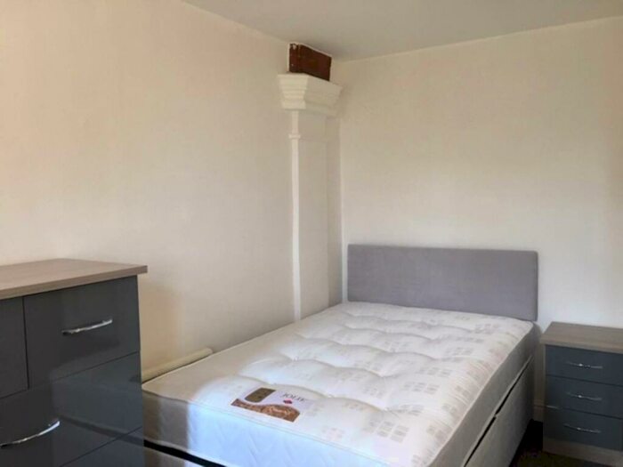 2 Bedroom Flat To Rent In Tabernacle Chapel, Bangor, Gwynedd, LL57