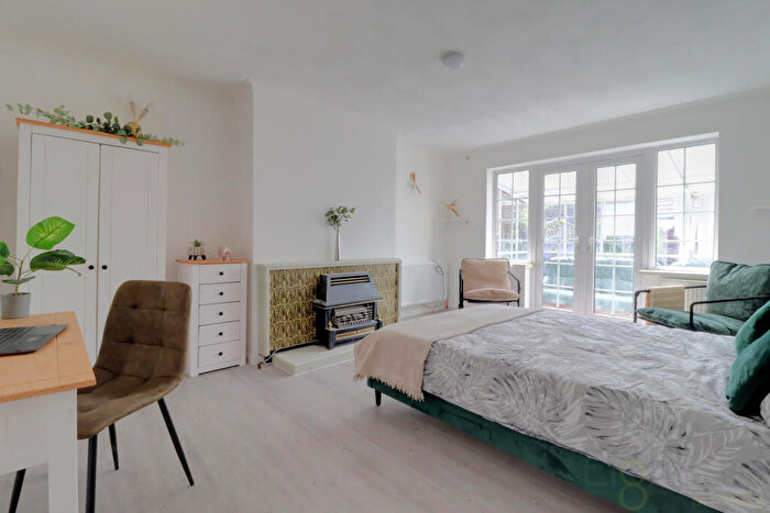 1 Bedroom Bungalow To Rent In Vines Cross Road, Brighton, BN2