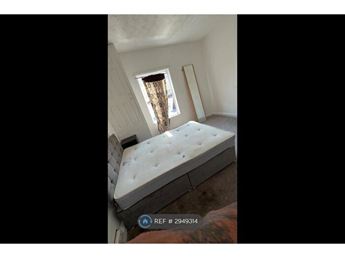 2 Bedroom End Of Terrace House To Rent In Leek Road, Stoke-On-Trent, ST1