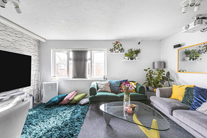 3 Bedroom Terraced House For Sale In Wood Common, Hatfield, Hertfordshire, AL10
