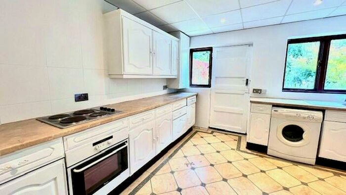 3 Bedroom House To Rent In Baxter Road, E16