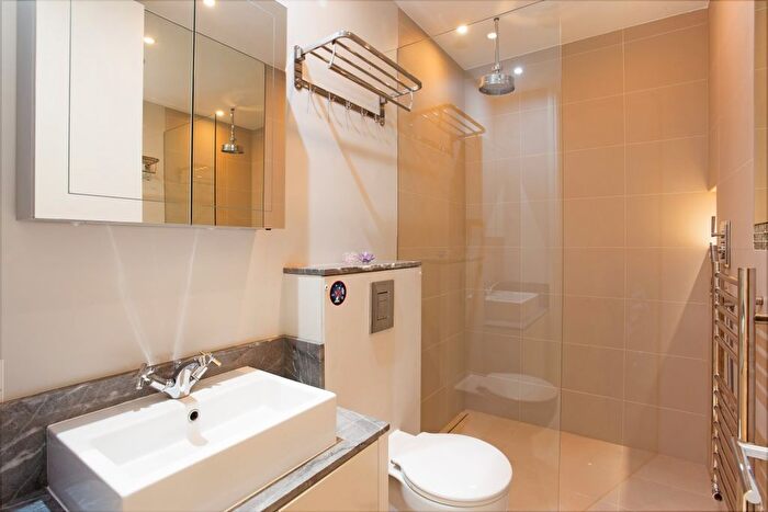 2 Bedroom Flat To Rent In Bolton Gardens, London, SW5