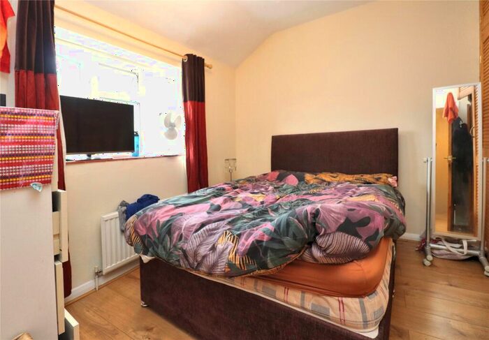 3 Bedroom Semi-Detached House For Sale In Henslow Way, Woking, Surrey, GU21
