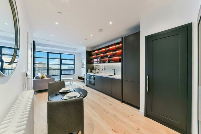 Apartment To Rent In Defoe House, London City Island, London, E14