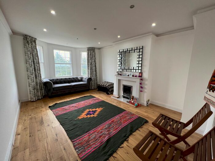 2 Bedroom Flat To Rent In Queensborough Court, Finchley, N3