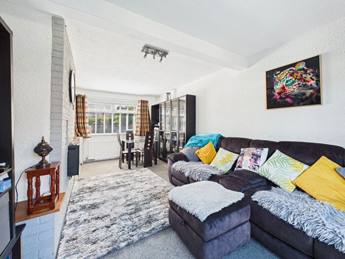 3 Bedroom Semi Detached House For Sale In Carsic Road, Sutton-In-Ashfield, Nottinghamshire, NG17