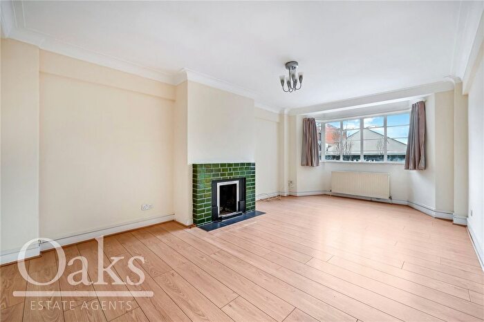 3 Bedroom Flat To Rent In Streatham High Road, London, SW16