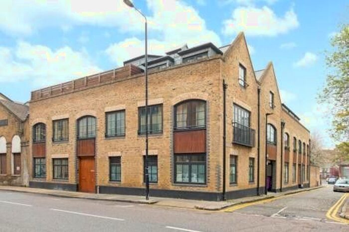 3 Bedroom Flat To Rent In Clave Street, London, E1W