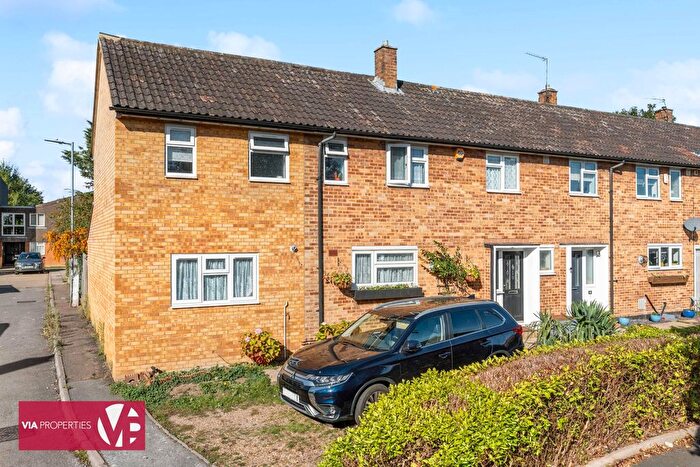 4 Bedroom Terraced House For Sale In Springfield Road, Cheshunt, EN8