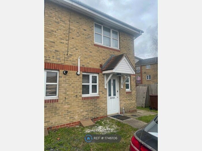 2 Bedroom Semi-Detached House To Rent In Schooner Close, Barking, IG11