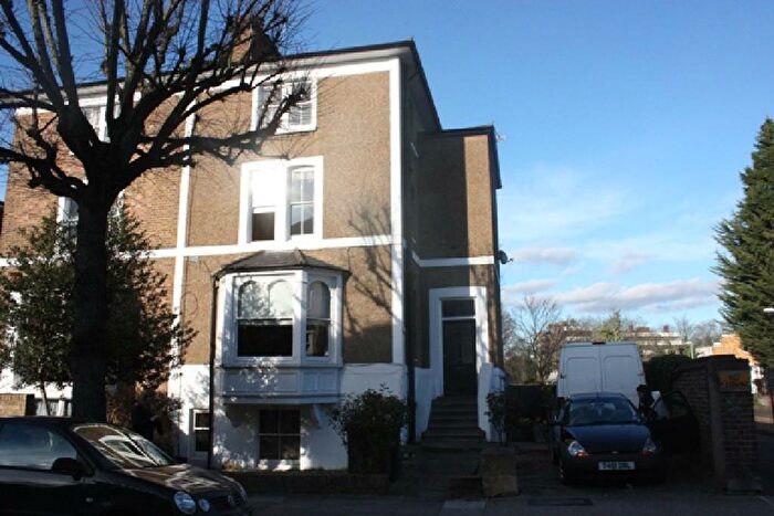 1 Bedroom Flat To Rent In St James, Surbiton, KT6