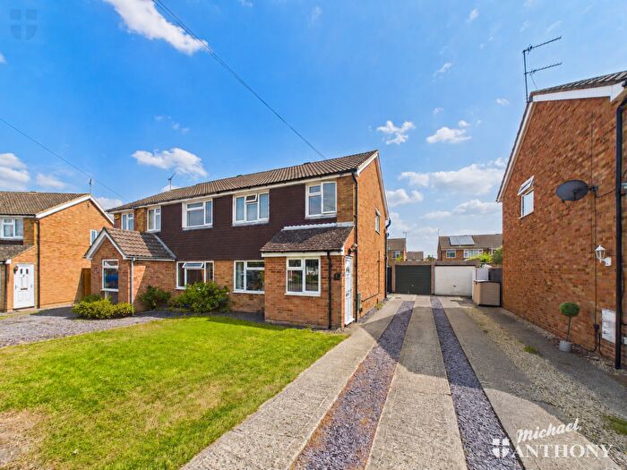 3 Bedroom Semi-Detached House For Sale In Neyland Drive, Aylesbury, HP19
