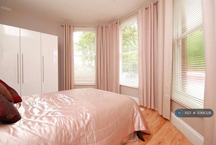 3 Bedroom Flat To Rent In Christchurch Avenue, London, NW6