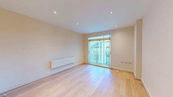 1 Bedroom Flat To Rent In Rosse Gardens, Hither Green, London, SE13