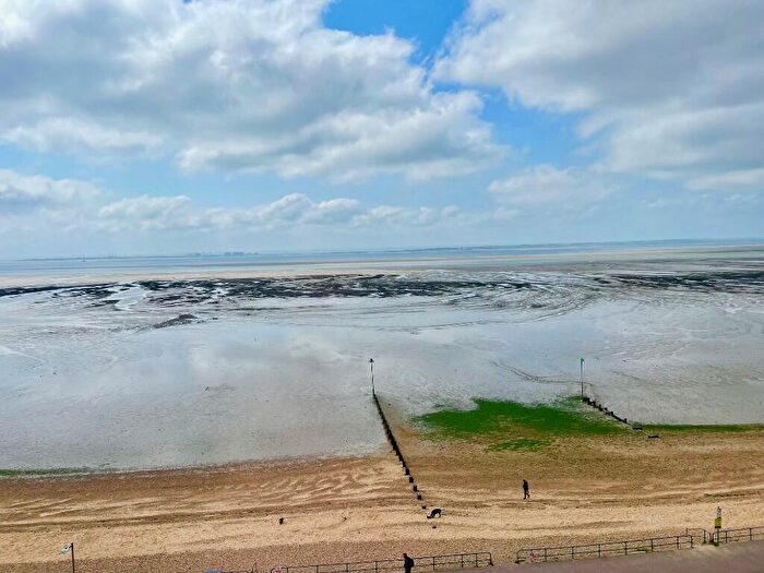 1 Bedroom Flat For Sale In Westcliff-On-Sea, Essex, SS0