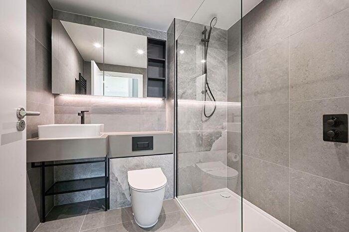 2 Bedroom Flat To Rent In Anax Street London, N4