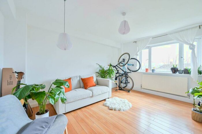 4 Bedroom Flat To Rent In Matlock Court, Denmark Hill, London, SE5