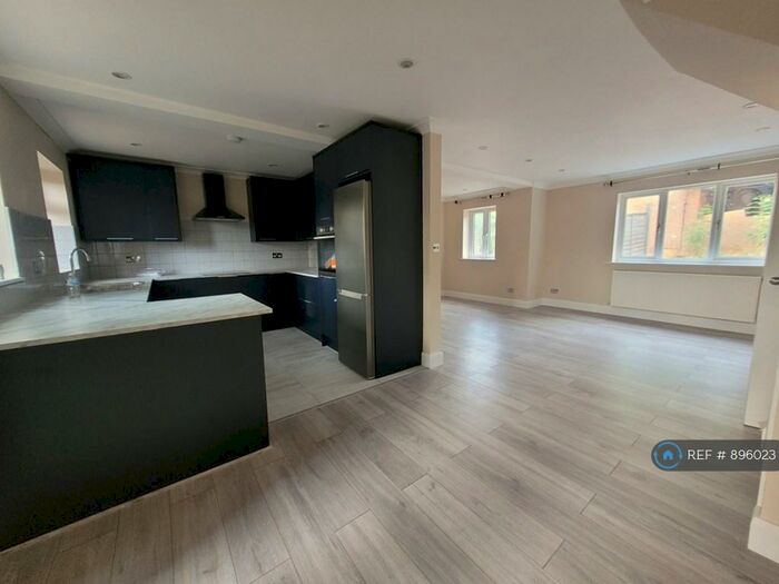 3 Bedroom Semi-Detached House To Rent In Macaret Close, Whestone, N20