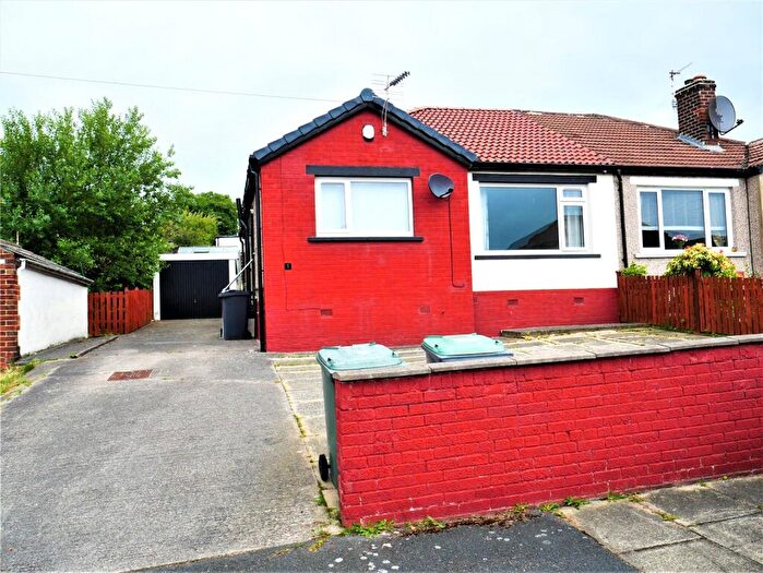 2 Bedroom Bungalow To Rent In Kestrel Mount, Bradford, West Yorkshire, BD2
