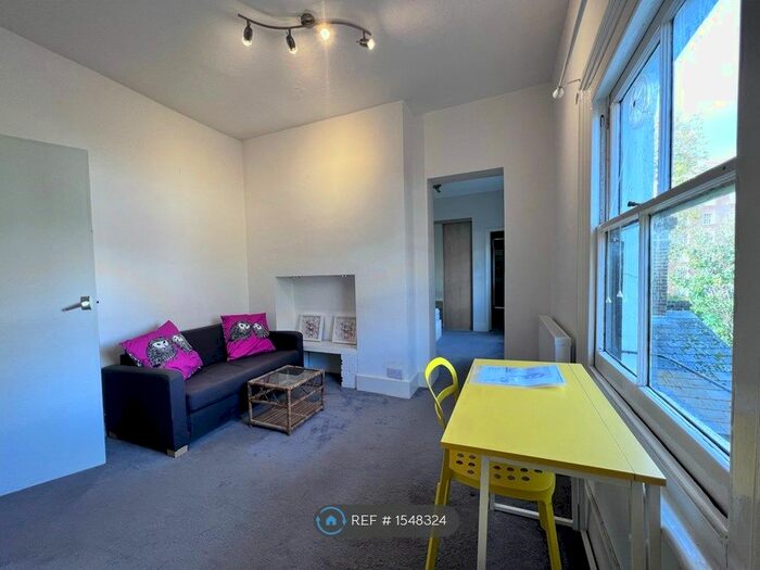 Studio To Rent In Edith Road, London, W14