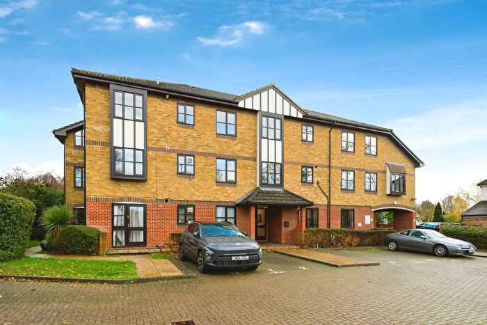 1 Bedroom Flat For Sale In Epsom Road, Leatherhead, Surrey, KT22