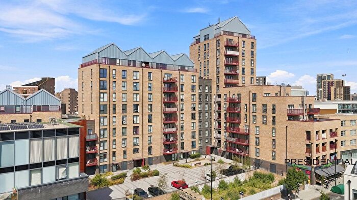 2 Bedroom Flat For Sale In Greenwich High Road, Cowan House, SE10