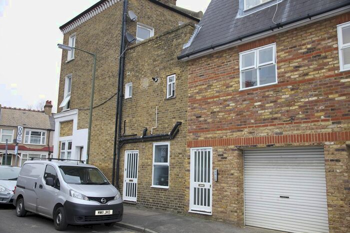 1 Bedroom Flat To Rent In Kingston Road, London, SW20