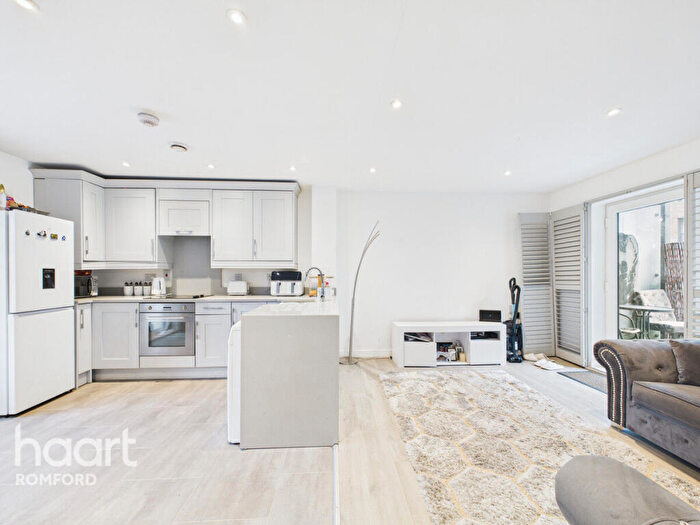 2 Bedroom Apartment For Sale In Maxwell Road, Romford, RM7