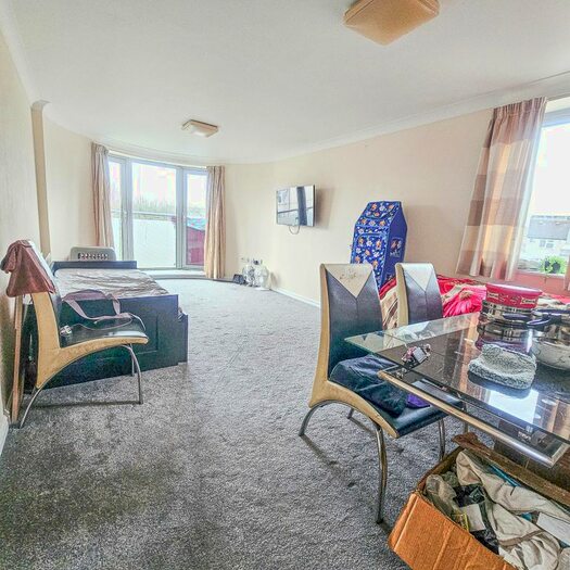 1 Bedroom Flat To Rent In Flat, Salisbury House, Harwoods Road, Watford, Hertfordshire, WD18