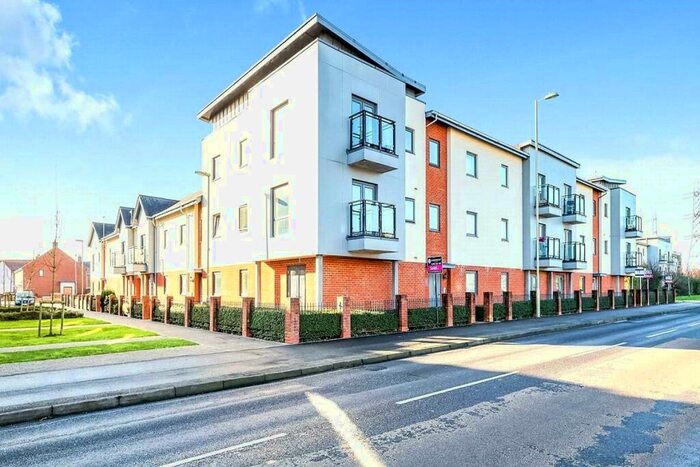 2 Bedroom Flat To Rent In Foxtail Road, Waterlooville, Hampshire, PO7