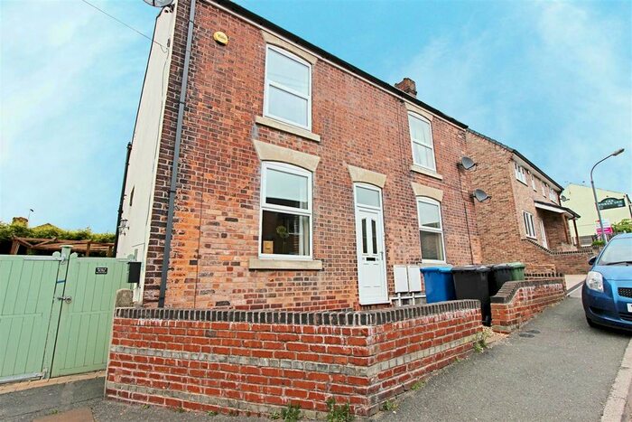 2 Bedroom Flat To Rent In Station Lane, New Whittington, Chesterfield, Derbyshire, S43