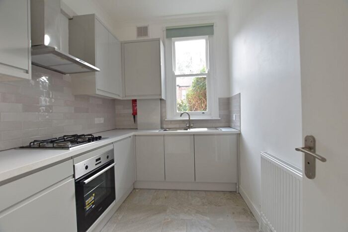 3 Bedroom Flat To Rent In Wakefield Road, London, N15