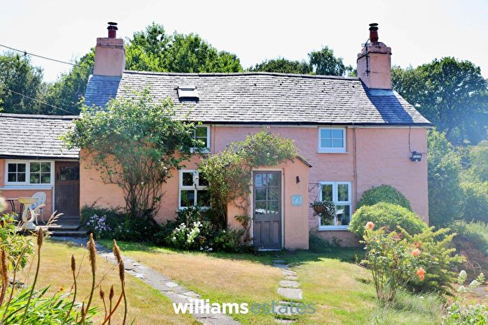 4 Bedroom Character Property For Sale In Peniel, Denbigh, LL16
