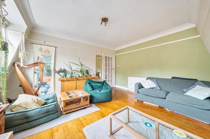 2 Bedroom Flat For Sale In Richmond, London, TW9