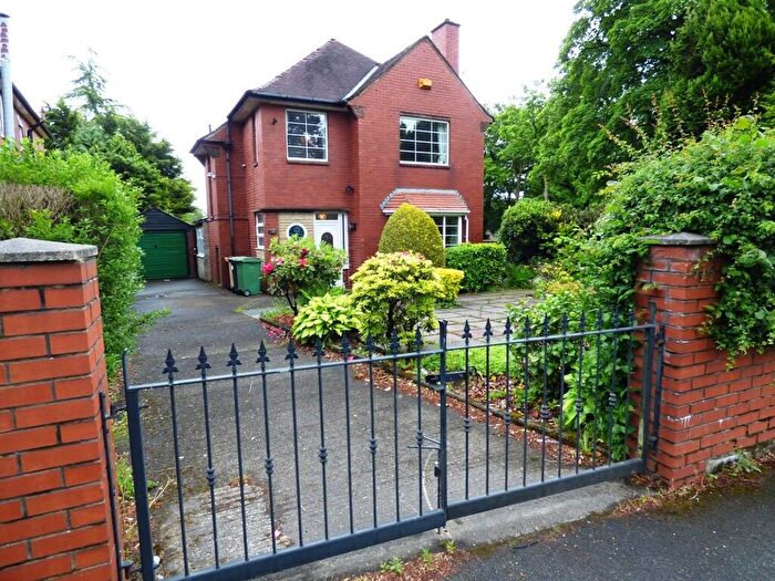3 Bedroom Detached House To Rent In Blackburn Road, Astley Bridge, Bolton, BL1
