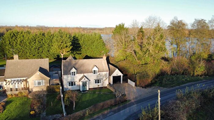 3 Bedroom Detached House For Sale In Rixon Gate, Ashton Keynes, Swindon, Wiltshire, SN6