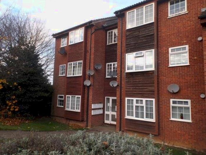 Studio To Rent In St. Peters Close, Daventry, NN11