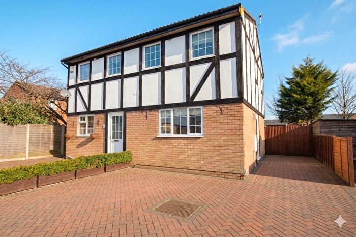 2 Bedroom Semi Detached House For Sale In Beanley Close, Luton, Bedfordshire, LU2