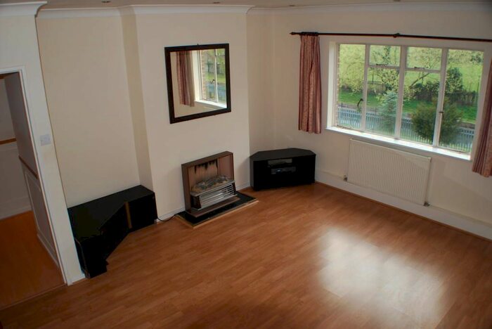 3 Bedroom Flat To Rent In Manor Court, Enfield, EN1
