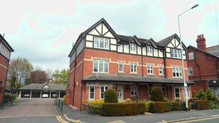 3 Bedroom Flat To Rent In Tudor Court, Bramhall, Stockport, SK7