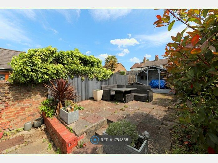 2 Bedroom End Of Terrace House To Rent In Lower Road, Orpington, BR5