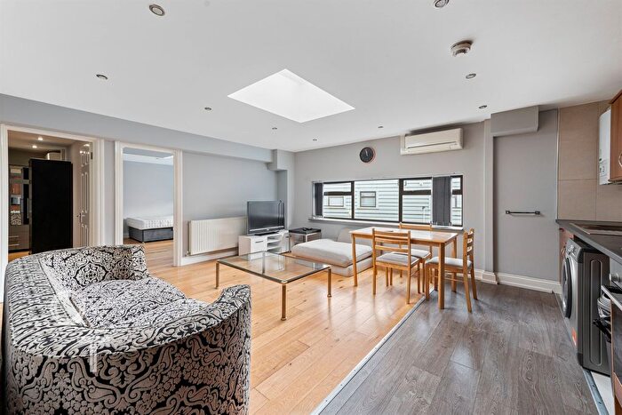 3 Bedroom Flat To Rent In Camden Road, London, N7