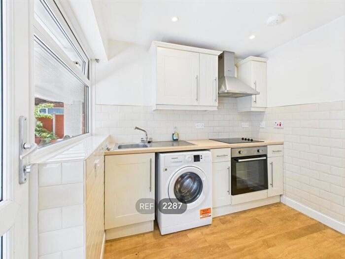 1 Bedroom Apartment To Rent In Muirfield Park, HU5