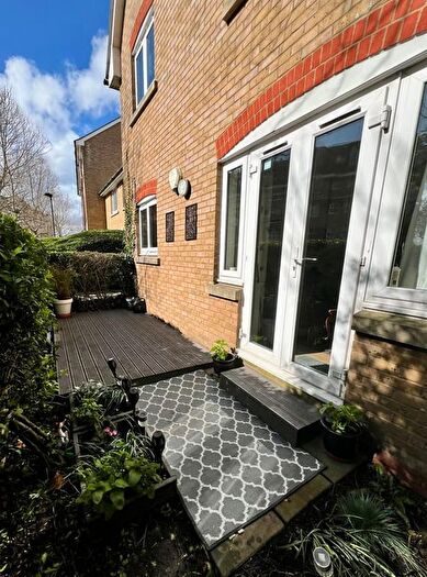 2 Bedroom Flat For Sale In Harrisons Wharf, Purfleet-On-Thames, RM19