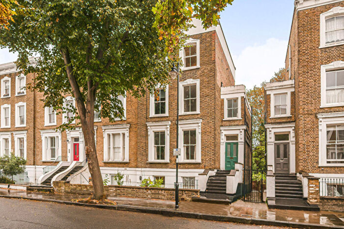 2 Bedroom Apartment For Sale In Oakley Road, London, N1